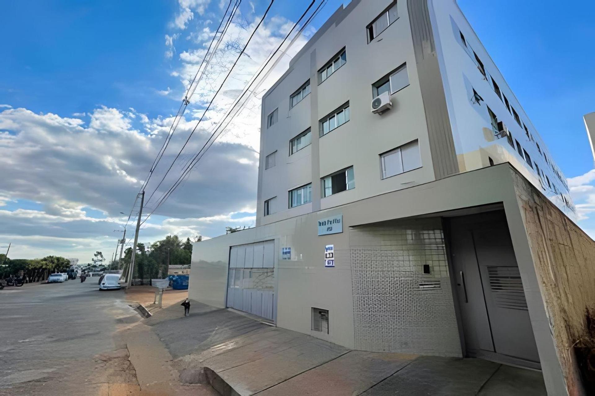 202- APARTAMENTO COMPLETO para até 5 HOSPEDES Patos de Minas Esterno foto